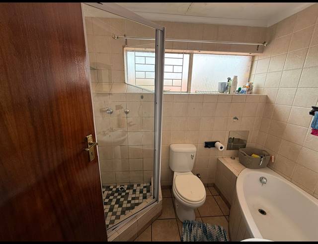 3 BEDROOM TOWNHOUSE FOR SALE IN VANDERBIJLPARK CE 3